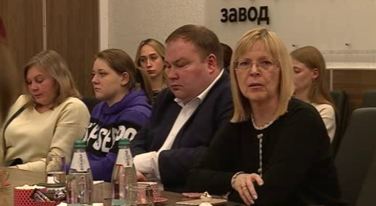 Врио министра по труду и занятости посетила Курский аккумуляторный завод, где работают переселенцы