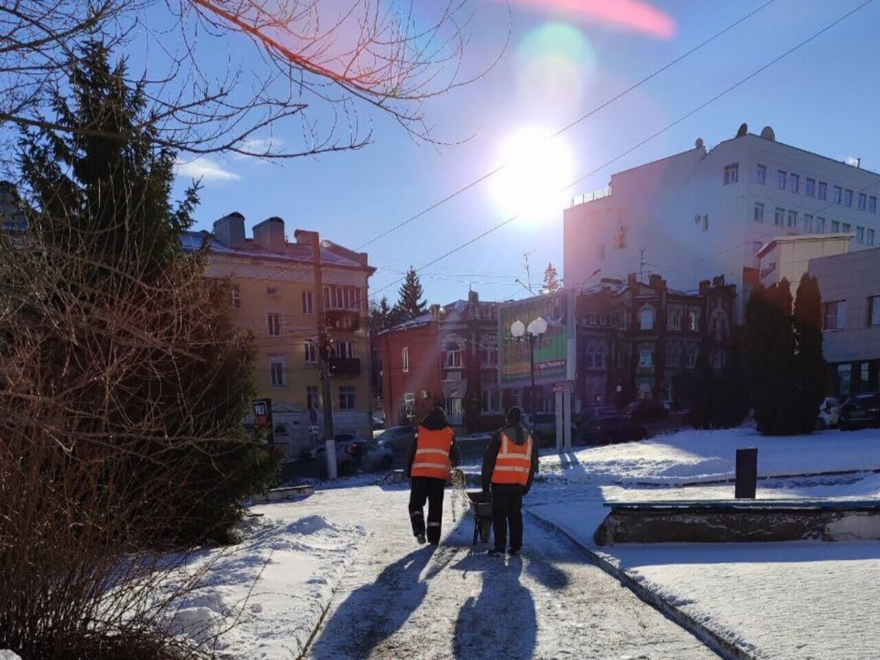 В Курске парки, скверы, площадки и общественные пространства продолжают приводить в порядок