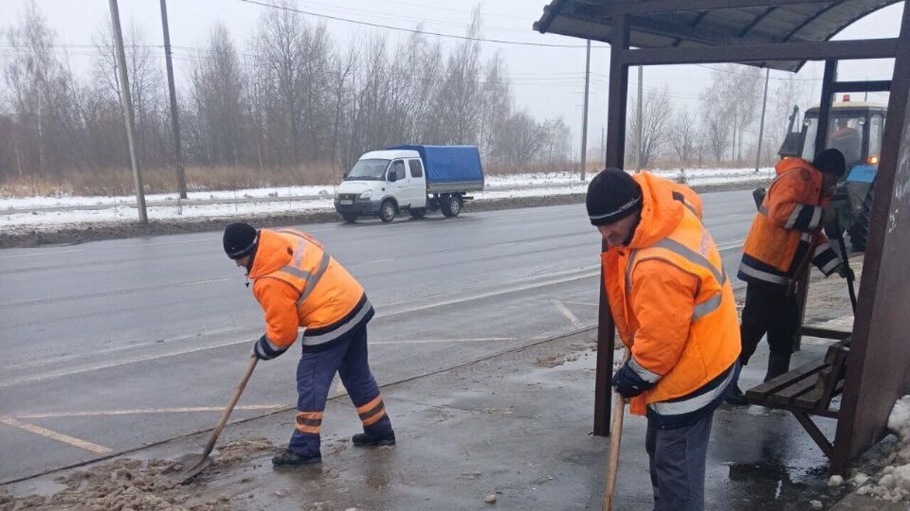 В Курске продолжается уборка дорог