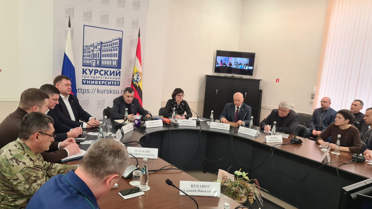 Началась встреча Александра Хинштейна с активистами приграничных районов Курской области