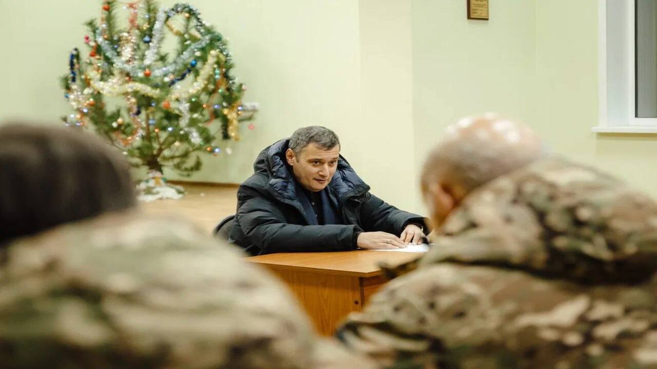 Александр Хинштейн пообщался с бойцами добровольческого отряда «БАРС-Курск» 