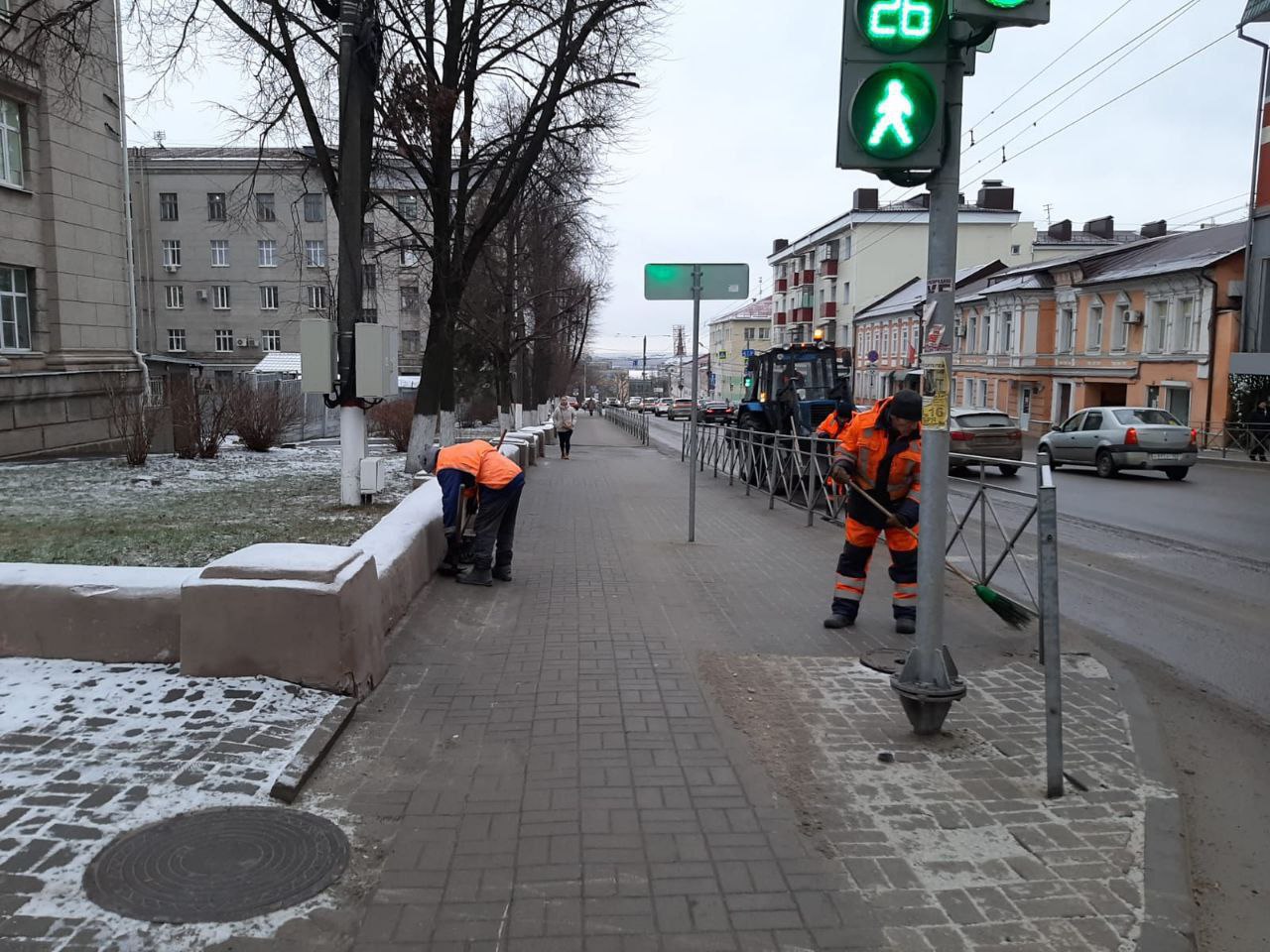 В Курске продолжается уборка дорог