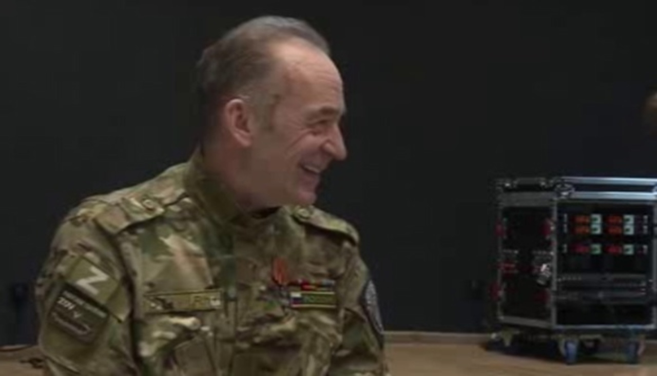 В эпоху виртуальных и реальных боев в Курск приехал актер культового фильма "Приключения Электроника"