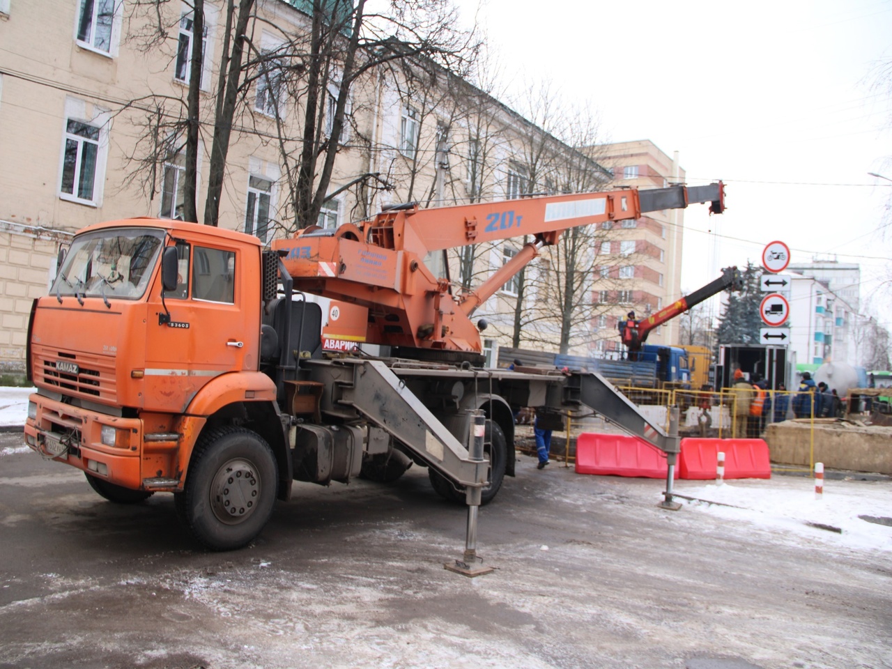 Ремонтные бригады приступили к монтажу новой теплосети на ул. Можаевской в Курске