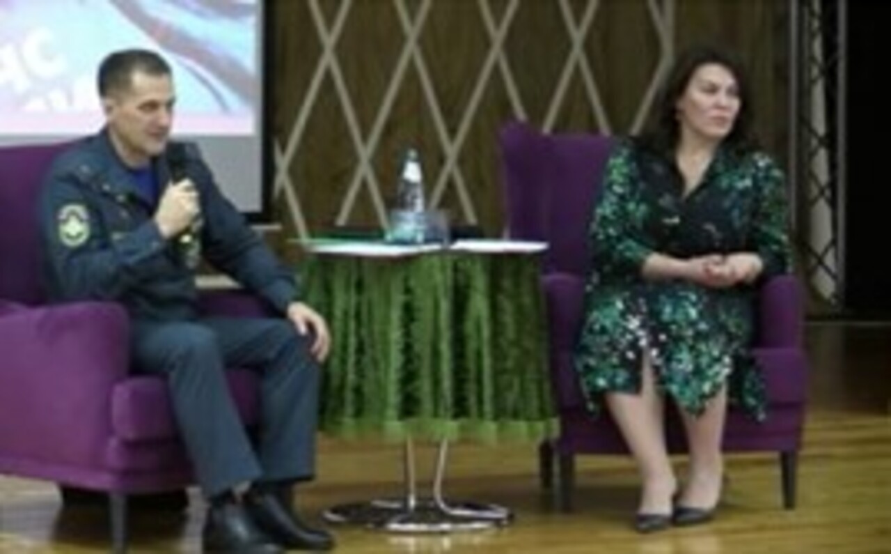 Начальник ГУ МЧС России по Курской области Иван Лунев стал героем «Разговоров о важном» в 5 школе 