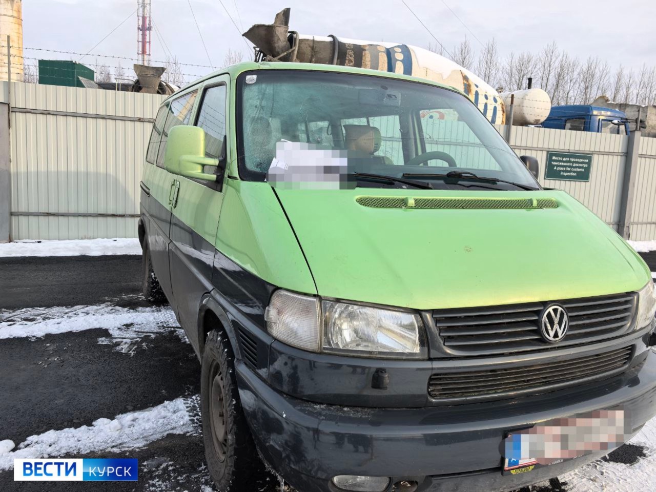 Курские таможенники передали на фронт конфискованный микроавтобус