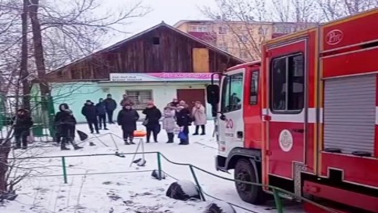  В Курске огнеборцы спасли 6 человек и 12 эвакуировали при пожаре на ул. Сумской 