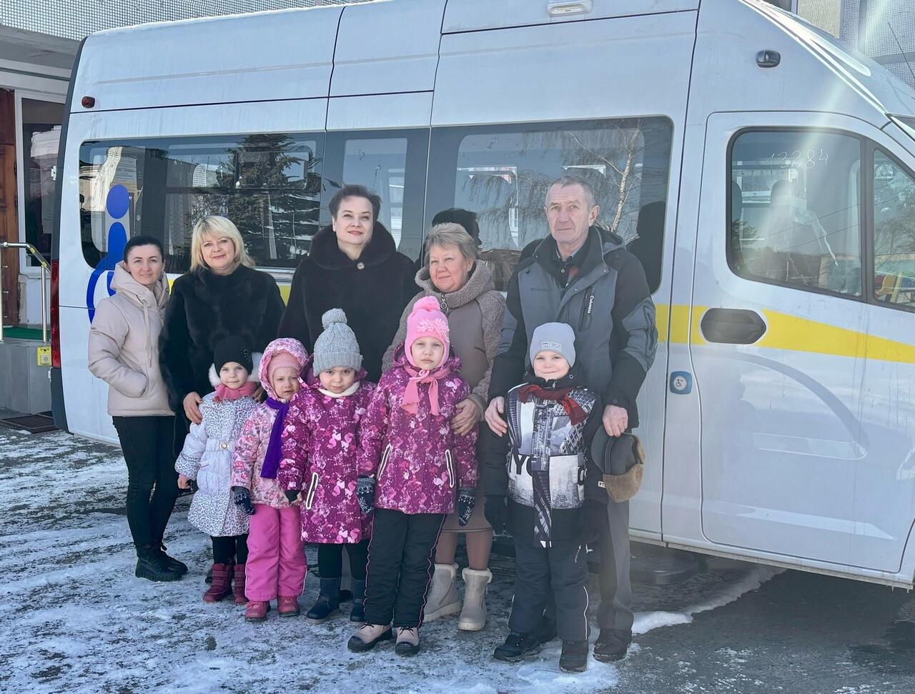 В специализированном центре «Аистенок» в Курске появился новый микроавтобус