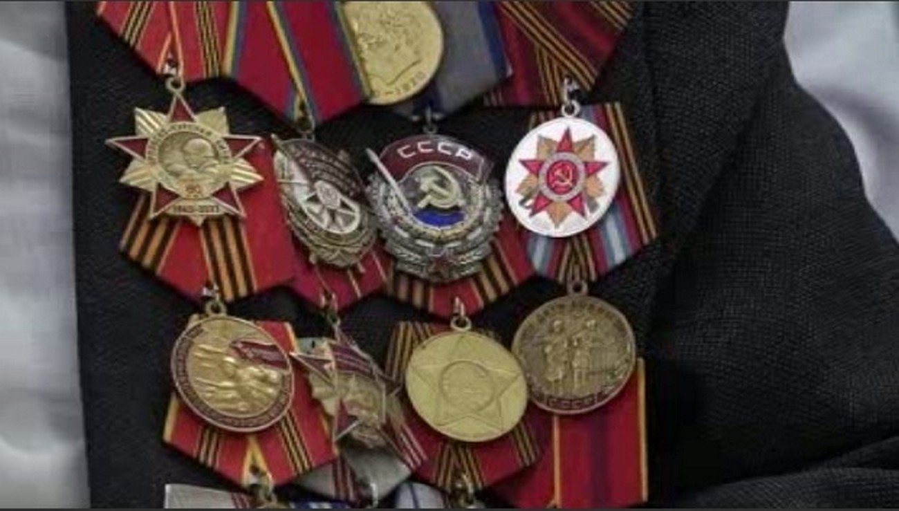 В Парадном зале Дома советов Александр Хинштейн встретился с курскими ветеранами