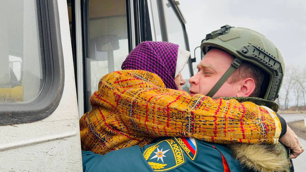 Врио губернатора Курской области сообщил об эвакуации 68 граждан из Суджи военными и волонтерами