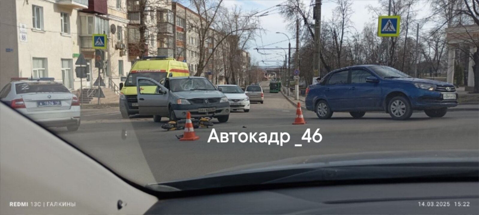 В Курске возле парка им. Дзержинского сбили человека на самокате