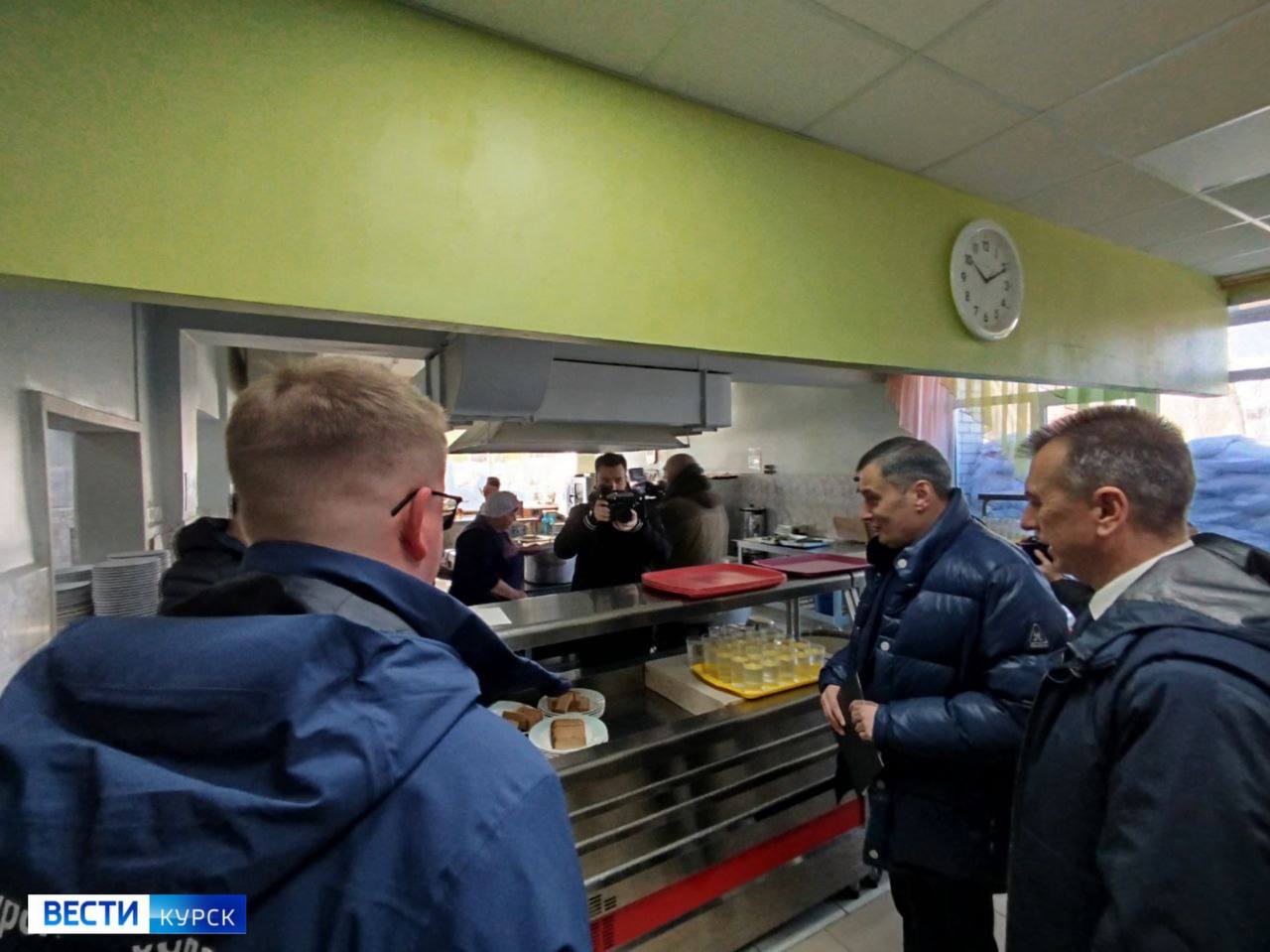 Врио губернатора Курской области посетил в Курчатове столовую школы №5