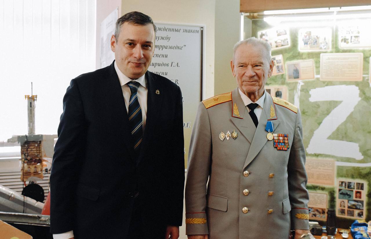 Александр Хинштейн вручил медаль «За заслуги перед Курской областью» I степени генерал-майору