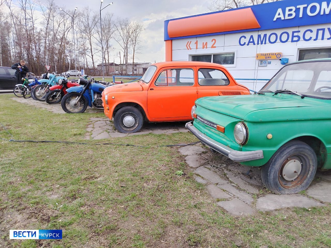 В Курске под открытым небом работает выставка раритетной техники