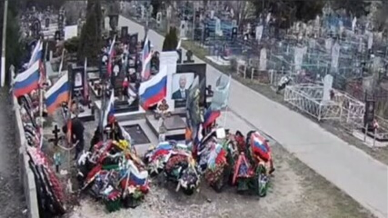 В Курской области полиция проверяет сообщения в соцсетях о вандализме на могиле погибшего бойца