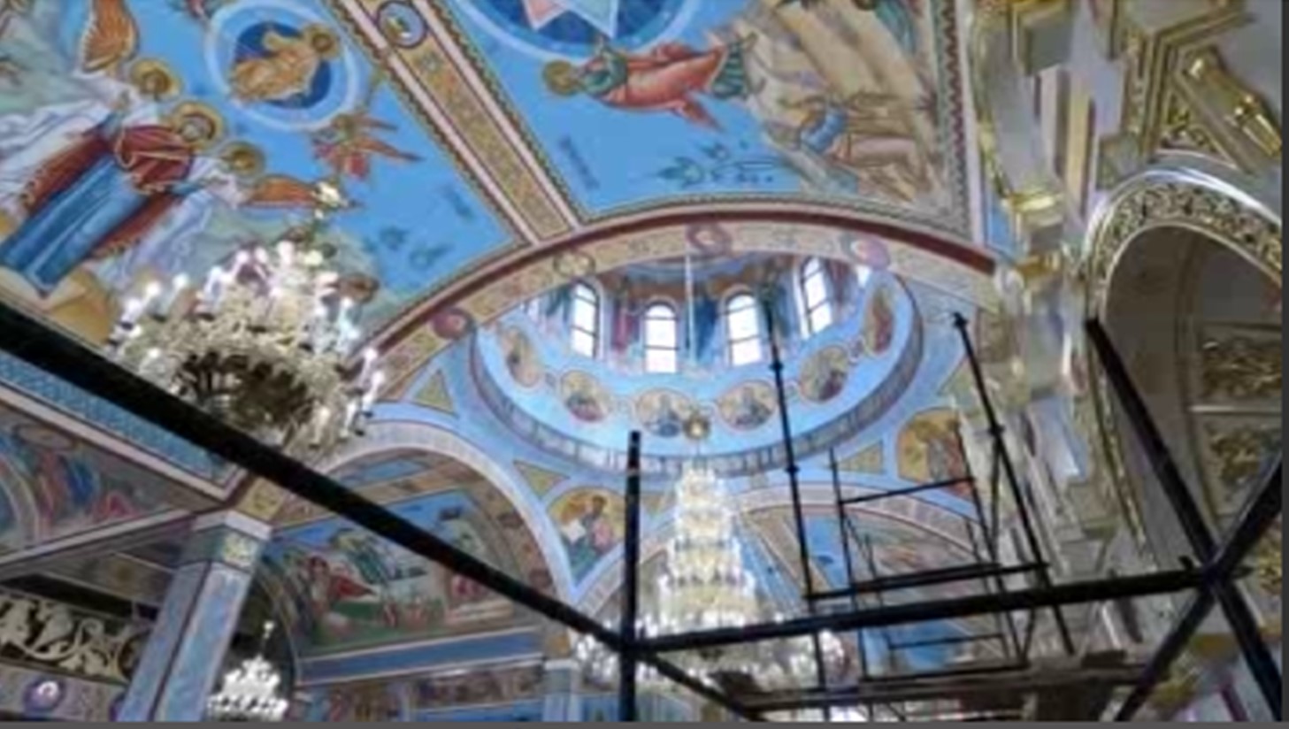 В Покровском храме Курска установили иконостас