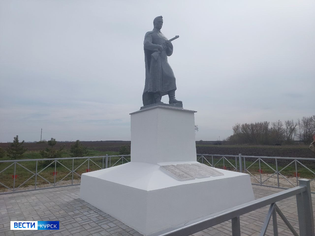 Александр Хинштейн оценил отремонтированные памятники в Курской области