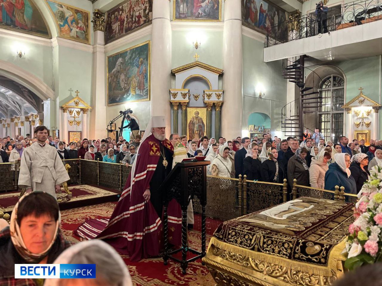 Светлый праздник Пасхи встретили православные верующие в Курске