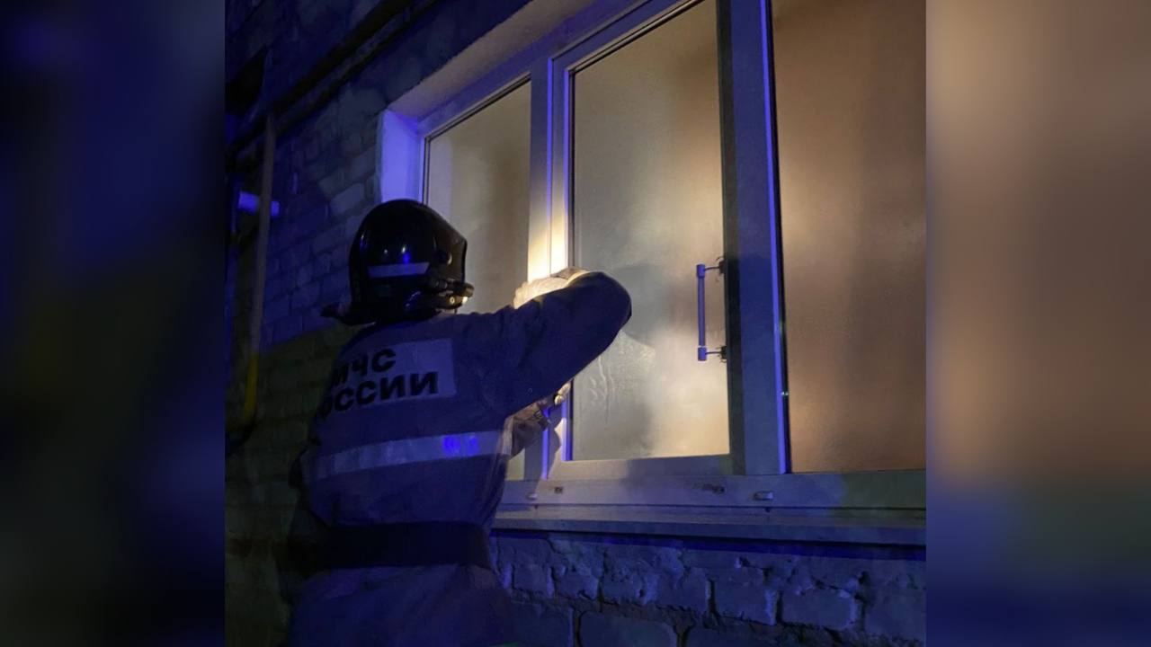 «Миссия выполнима»: пожарные города Щигры Курской области уберегли малыша от опасности