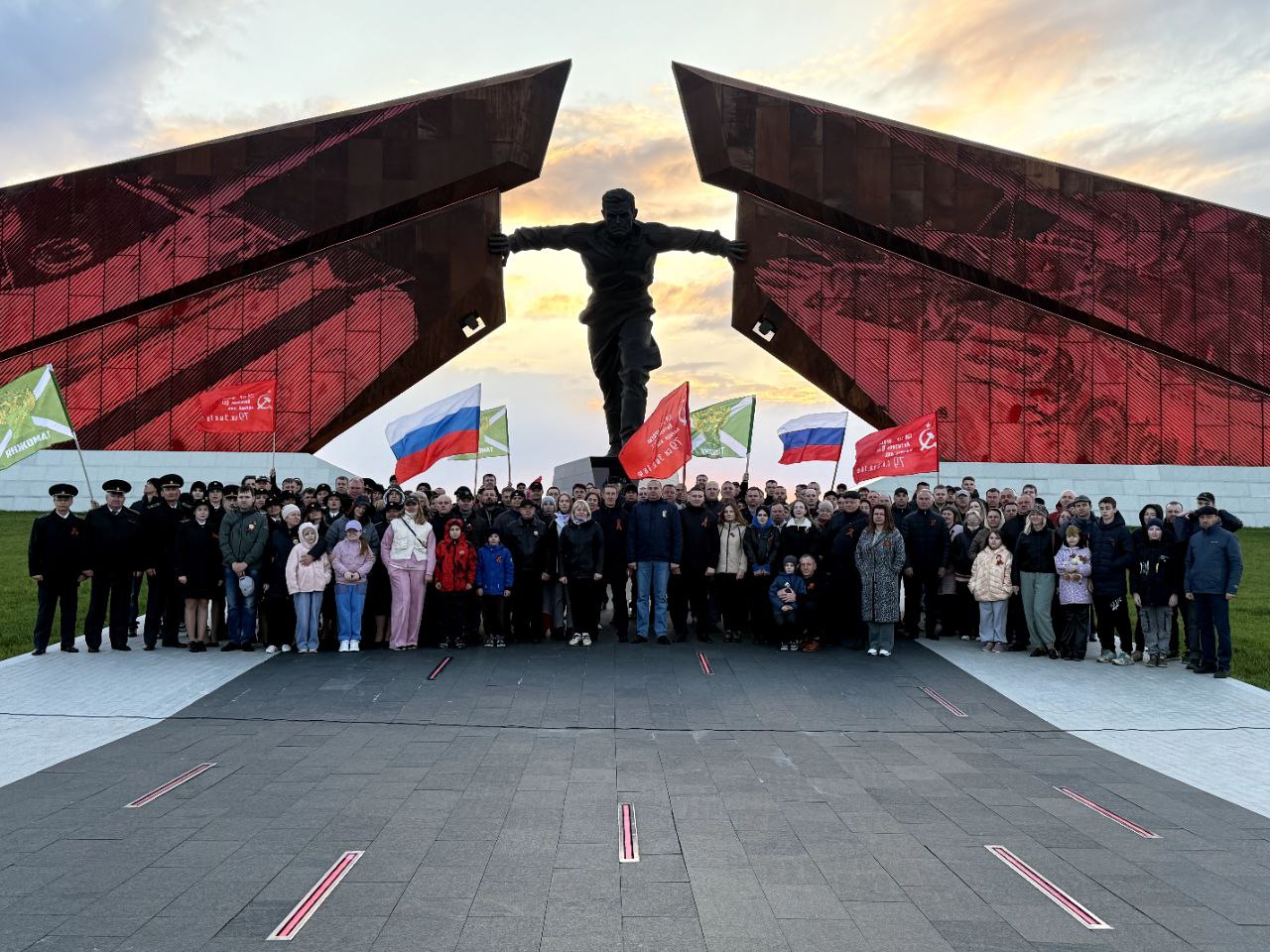 Курские таможенники провели автоэстафету по местам боевой славы родного края