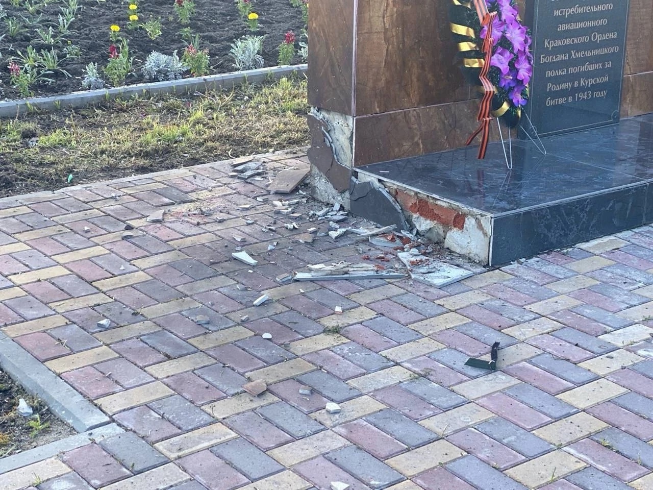 Опубликовали фото поврежденного памятника в Беловском районе Курской области