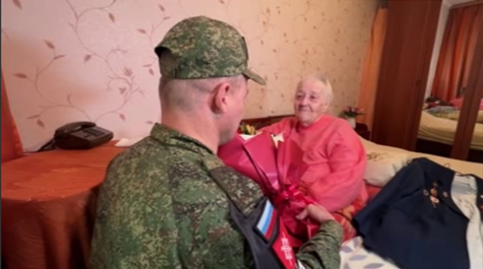В Курске офицеры военной полиции группировки "Север" навестили двух участниц войны