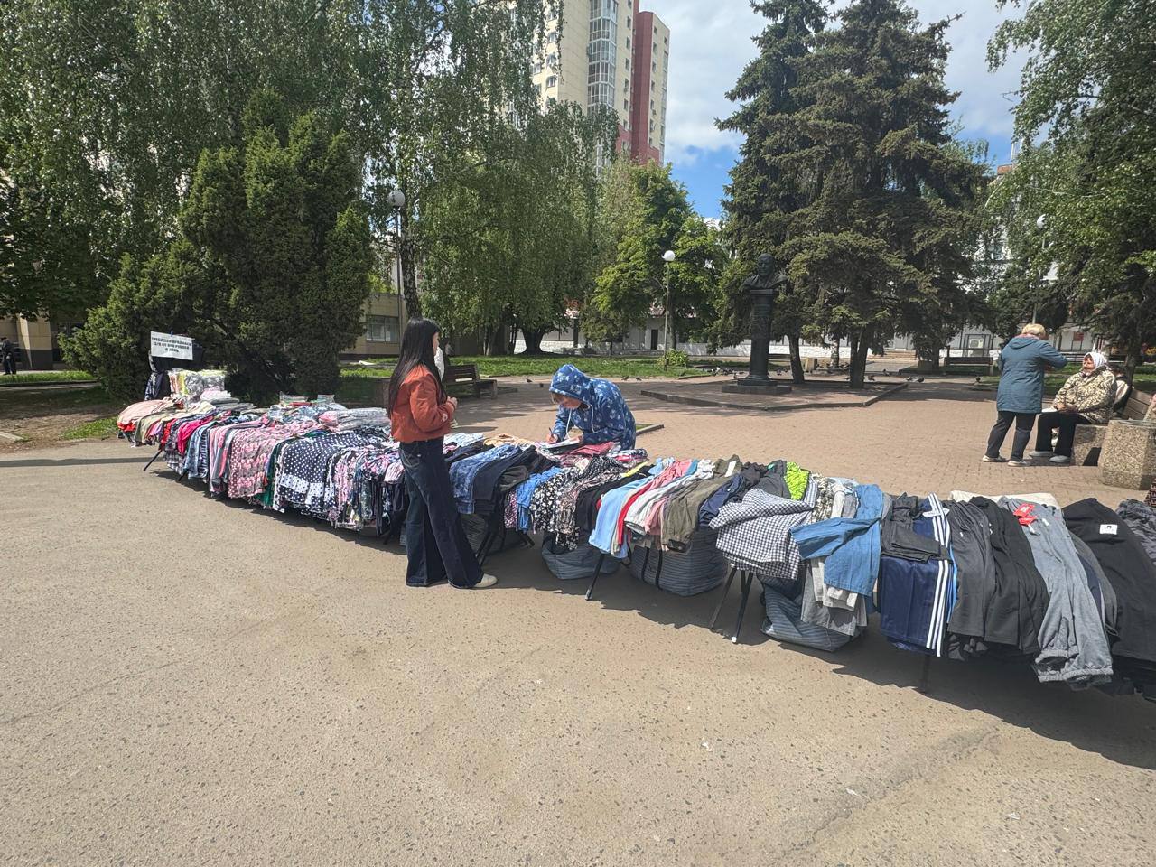 5 нарушений за день: в Курске борются с незаконной уличной торговлей | ГТРК «Курск» 5 нарушений за день: в Курске борются с незаконной уличной торговлей