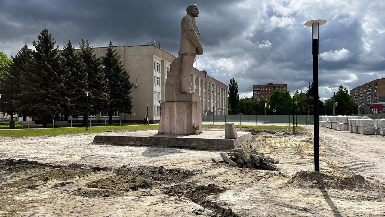  Памятник Ленину отреставрируют в Железногорске Курской области в ходе благоустройства сквера