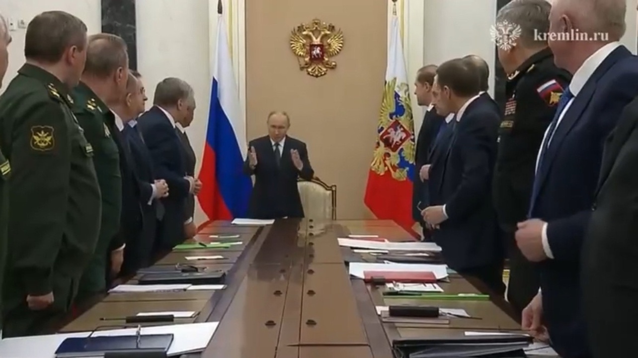 Вечером 14 мая Президент провёл совещание по подготовке переговоров с украинской стороной | ГТРК «Курск» Вечером 14 мая Президент провёл совещание по подготовке переговоров с украинской стороной