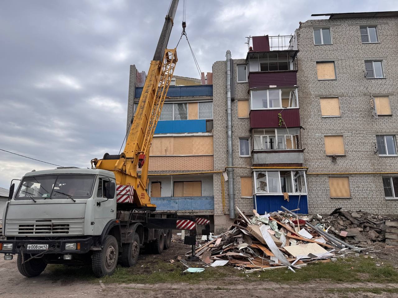 В Курской области восстанавливают поврежденные при атаках ВСУ здания  