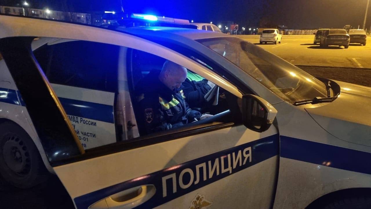 Парковка на Энгельса в Курске – место притяжения нарушителей