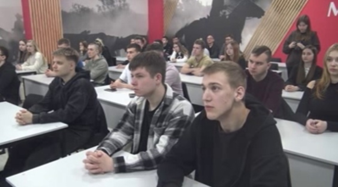 В Курском вузе прошел «Эко-час»