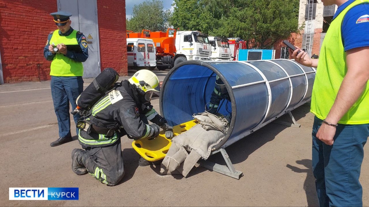В Курске проходят соревнования "Лучшее звено газодымозащитной службы 2025"