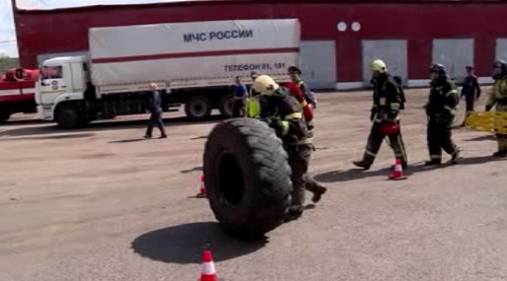 В Курске прошли ежегодные состязания "Лучшее звено газодымозащитной службы"