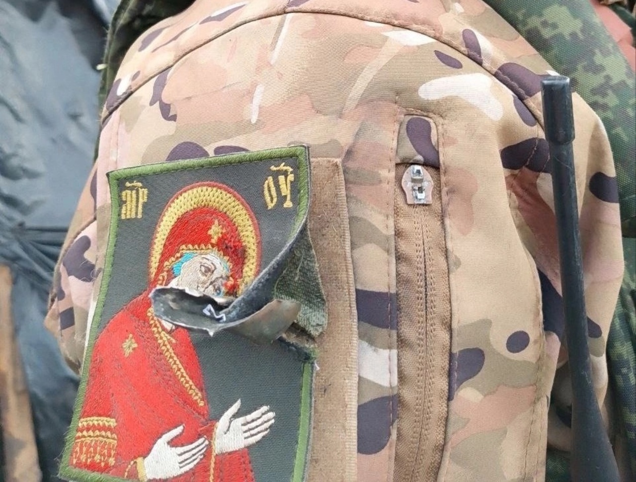 Чудо на фронте: в курском приграничье шеврон с ликом святого уберёг бойца от ранения | ГТРК «Курск» Чудо на фронте: в курском приграничье шеврон с ликом святого уберёг бойца от ранения