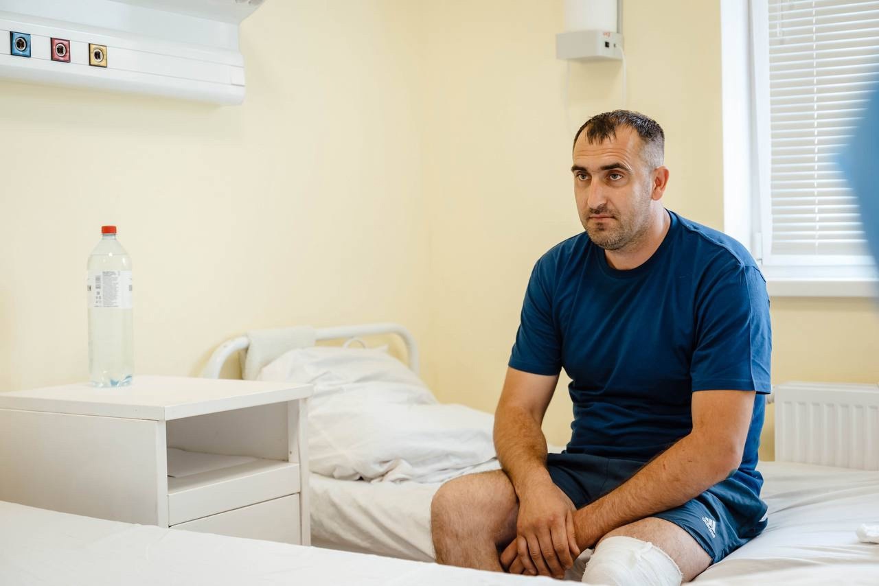 Пострадавшие накануне от атак ВСУ жители проходят лечение в Курской областной больнице