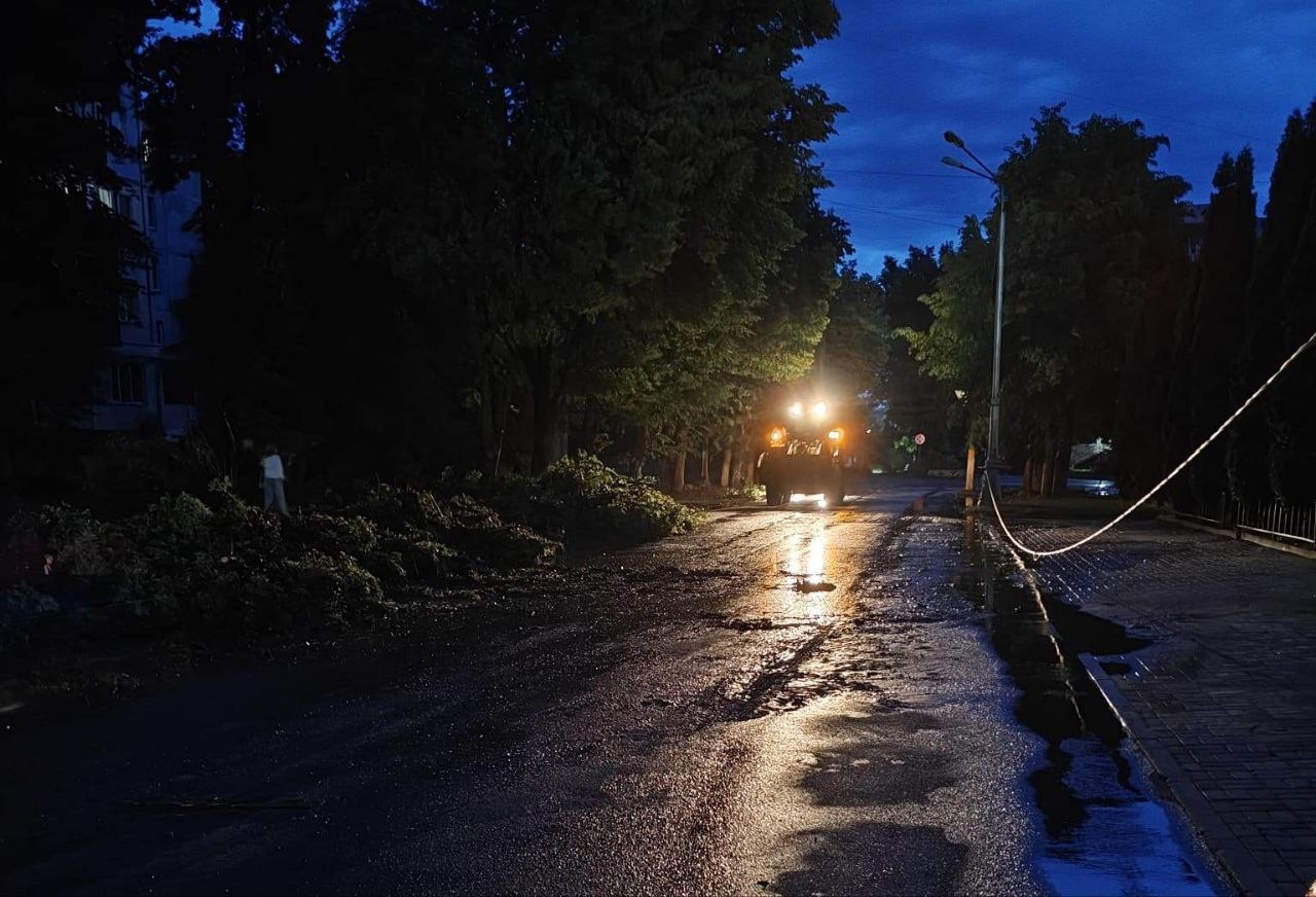 В Железногорске Курской области ликвидируют последствия мощного урагана | ГТРК «Курск» В Железногорске Курской области ликвидируют последствия мощного урагана