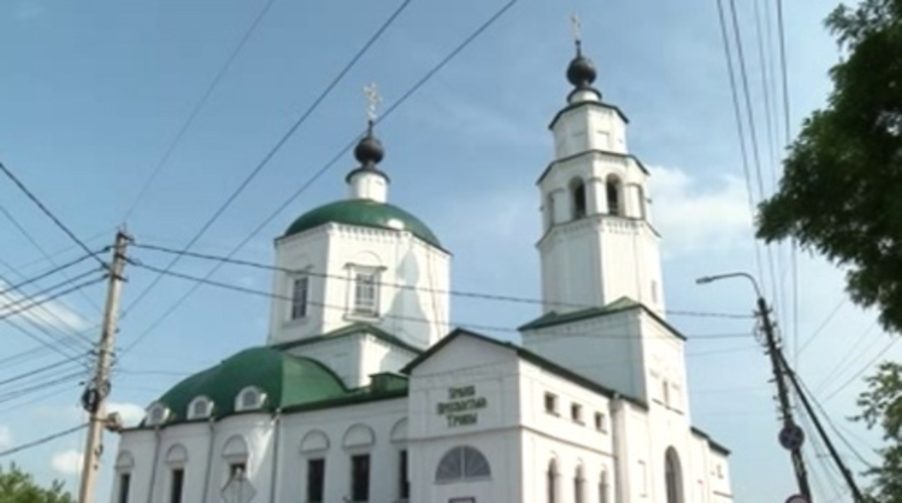 В курских храмах готовятся встречать Святую Троицу | ГТРК «Курск» В курских храмах готовятся встречать Святую Троицу