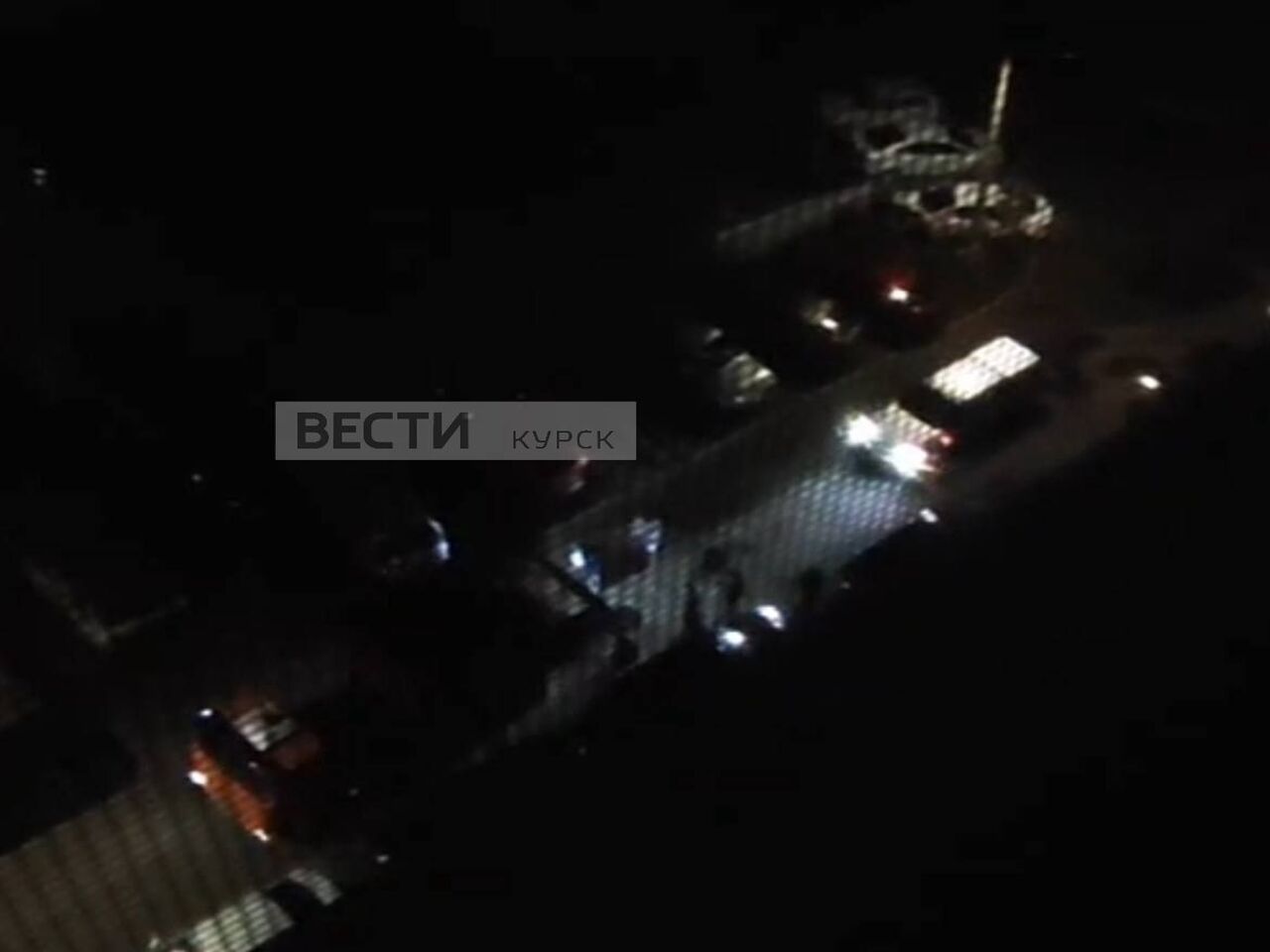 Сделай сам: куряне своими силами латают ямы на дороге