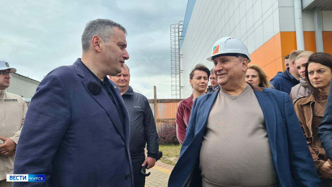 Врио губернатора проверил, как идёт строительство бассейна в Медвенском районе Курской области 