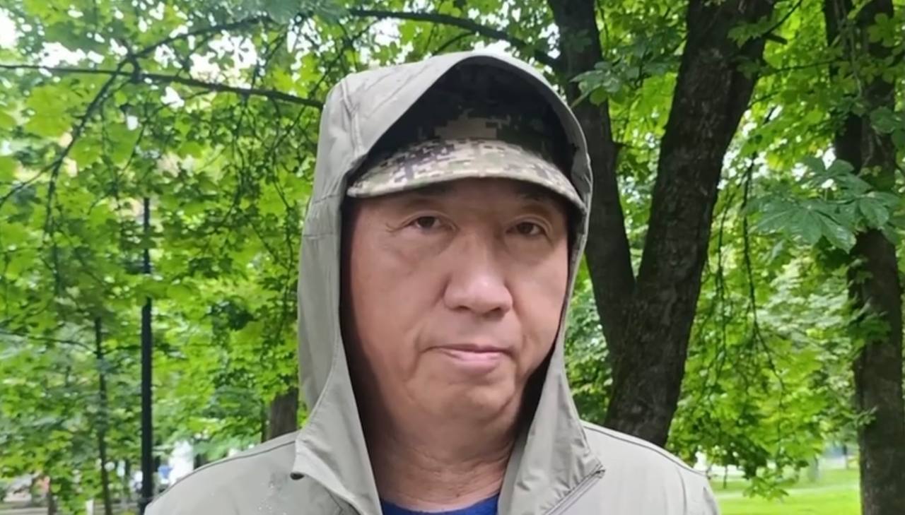 Раненый в курском приграничье китайский журналист записал видео с благодарностью | ГТРК «Курск» Раненый в курском приграничье китайский журналист записал видео с благодарностью
