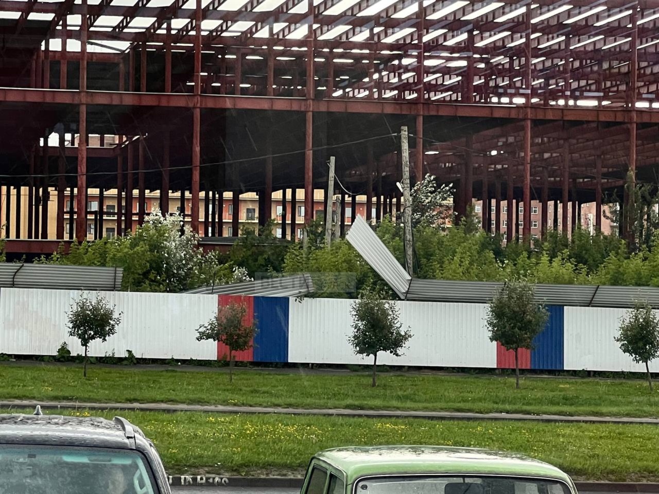   В Курске из-за непогоды повалены деревья и нарушено электроснабжение 