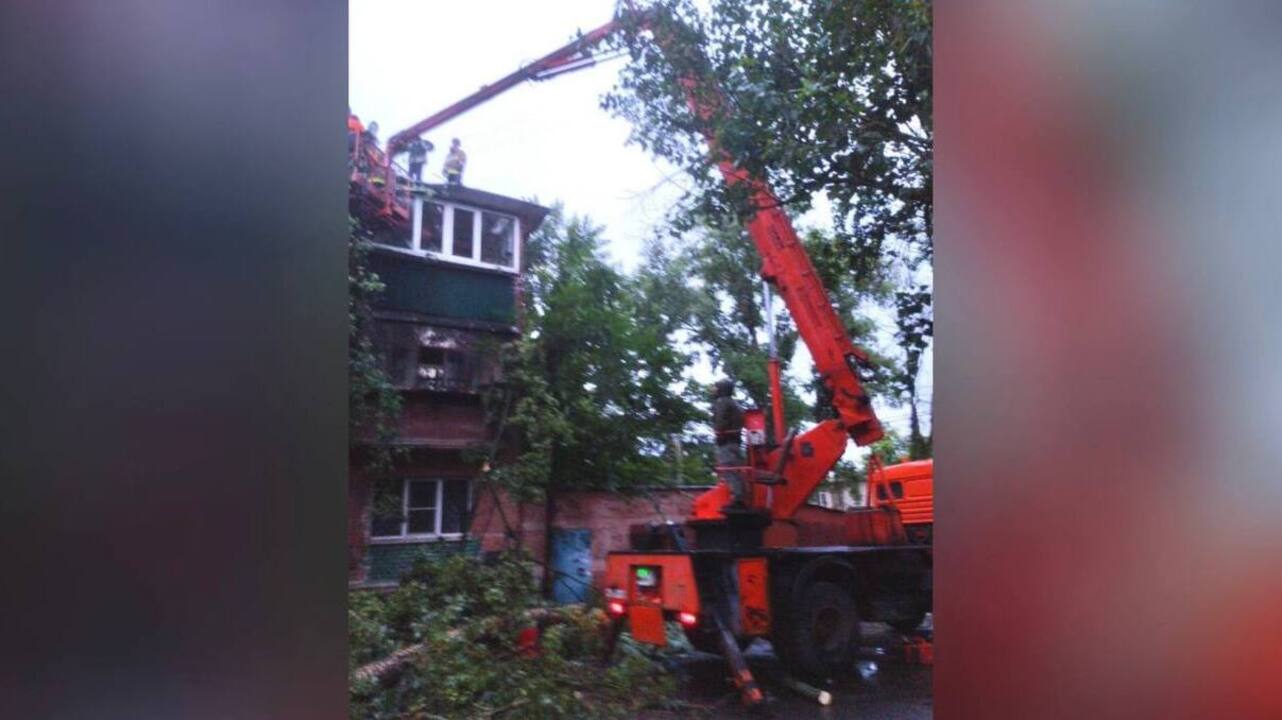 Аварийно-спасательная служба помогла ликвидировать последствия непогоды в Курске