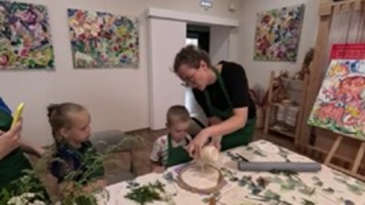 Колоски, одуванчики и ромашки - куряне консервируют полевые цветы