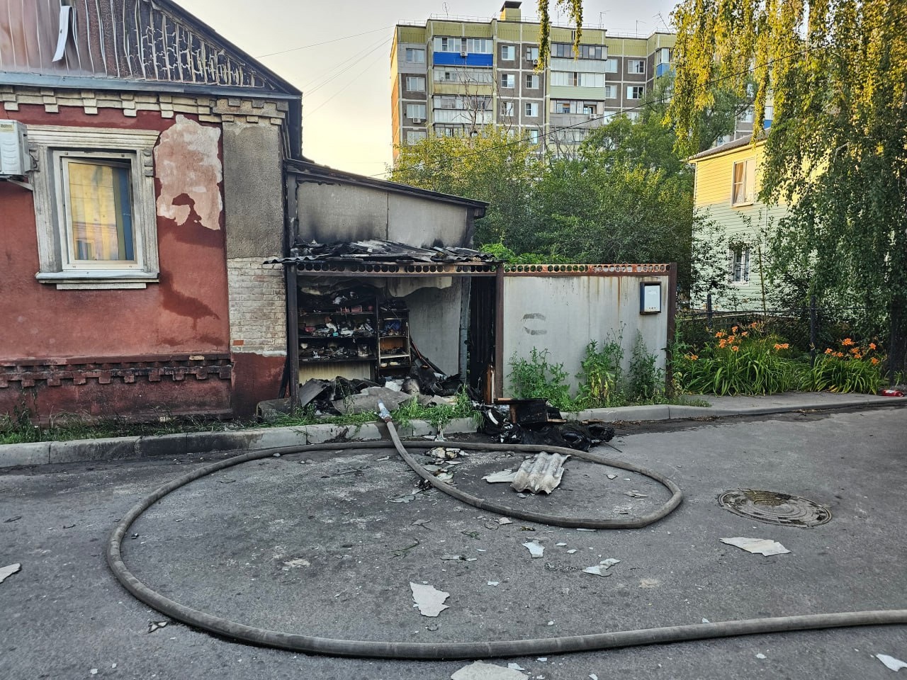 Кадры с места падения украинского БПЛА в районе КЗТЗ города Курска
