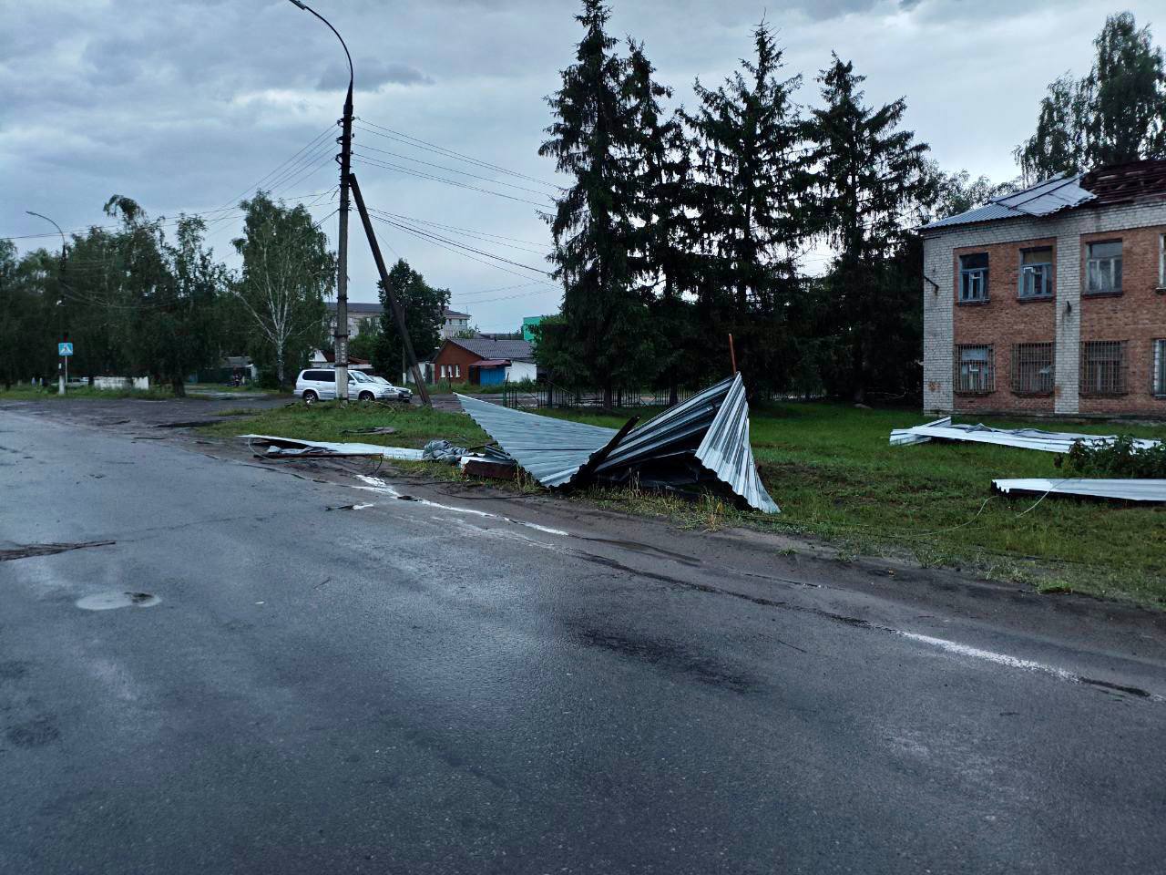 Во Льгове Курской области ликвидируют последствия вчерашнего урагана