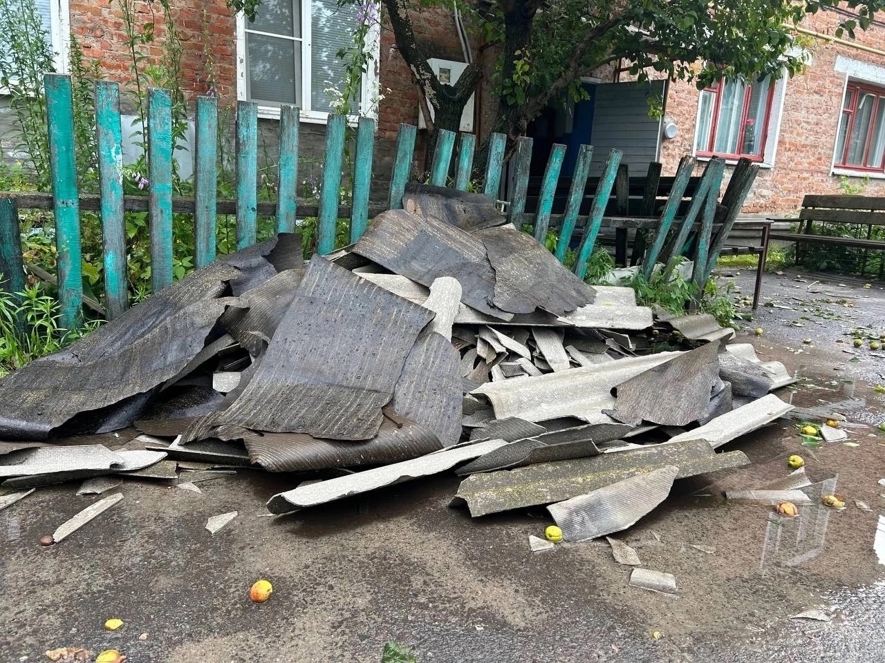 Во Льгове Курской области продолжают устранять последствия стихии