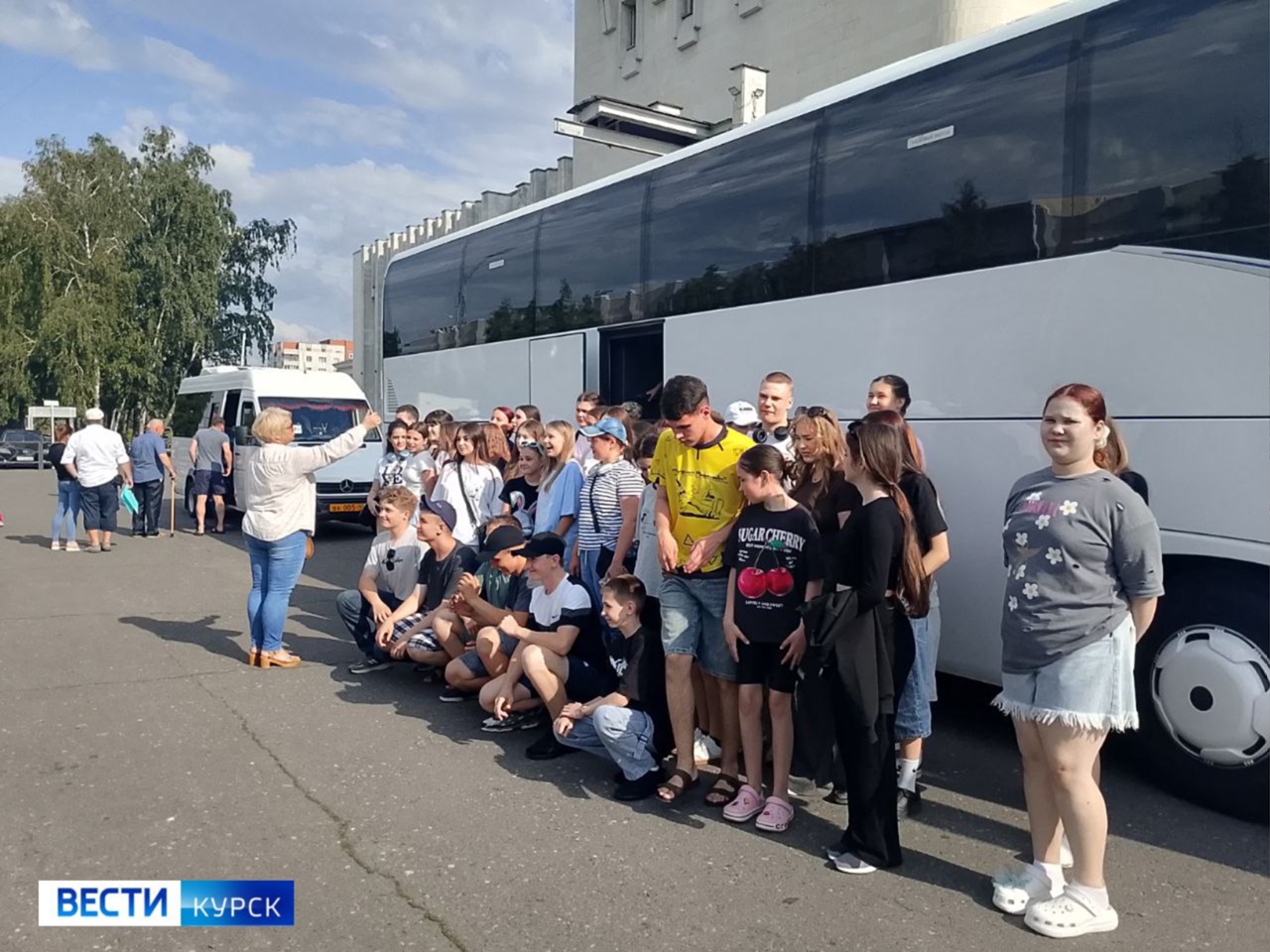 62 ребенка из курского приграничья отправились на отдых в Артек