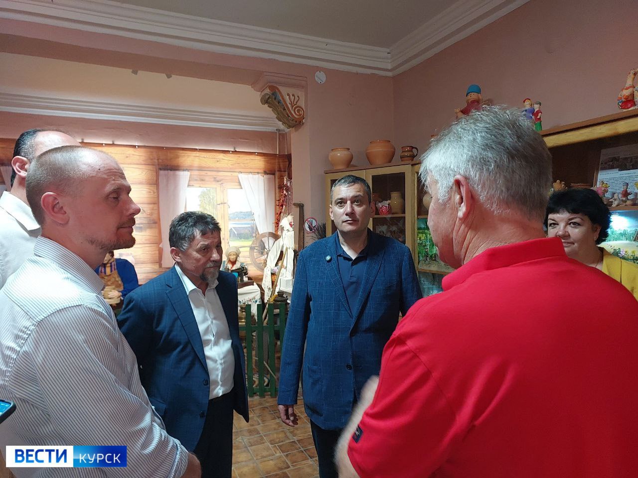 Александр Хинштейн посетил Центр Народных традиционных промыслов в Курской области