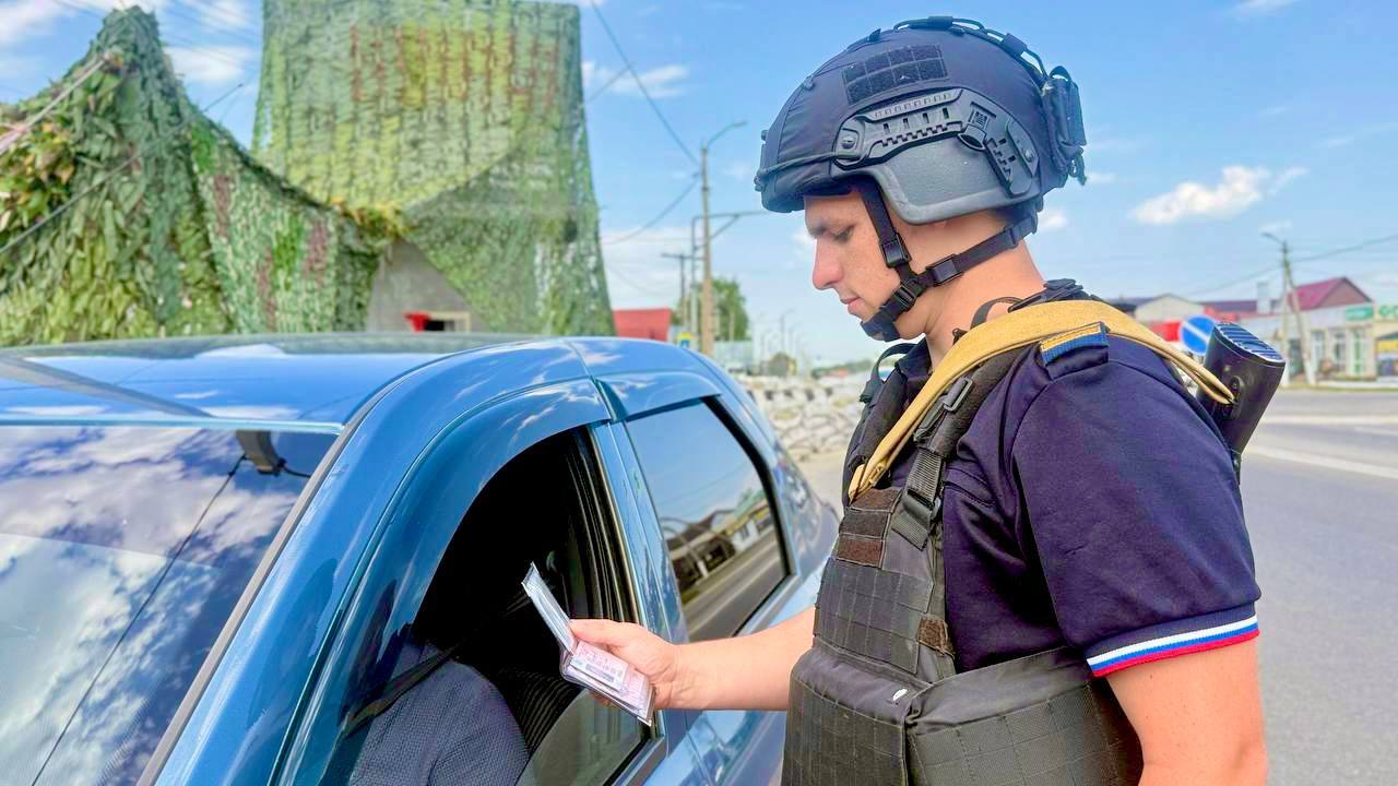 В Курской области задержали пассажира такси с наркотиками в Октябрьском районе